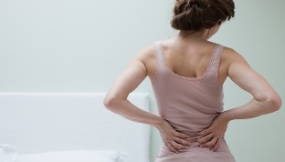 dolor de espalda en la parte inferior de las mujeres