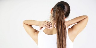 Dolor en el cuello después de dormir — los síntomas de las infracciones en el tejido nervioso